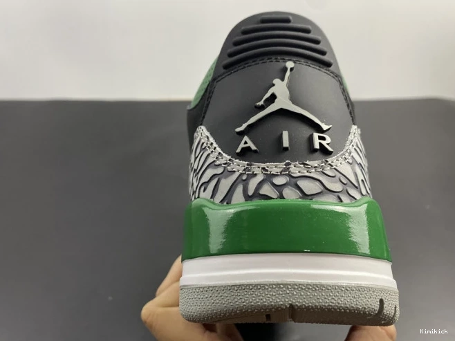 CT8532- 3 950 Jordan NewStyle Air Pine Green 0616